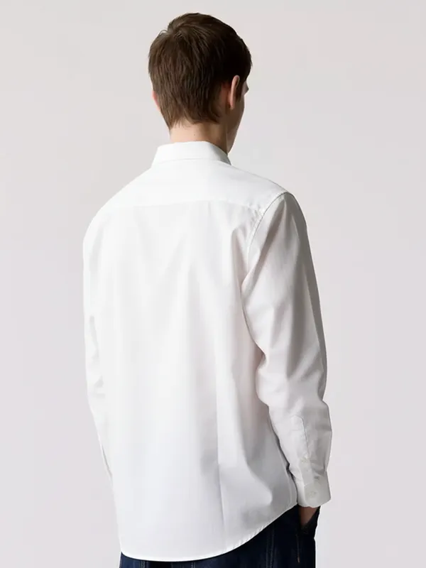 Highlander Men White Solid Oversized Fit Casual Shirt