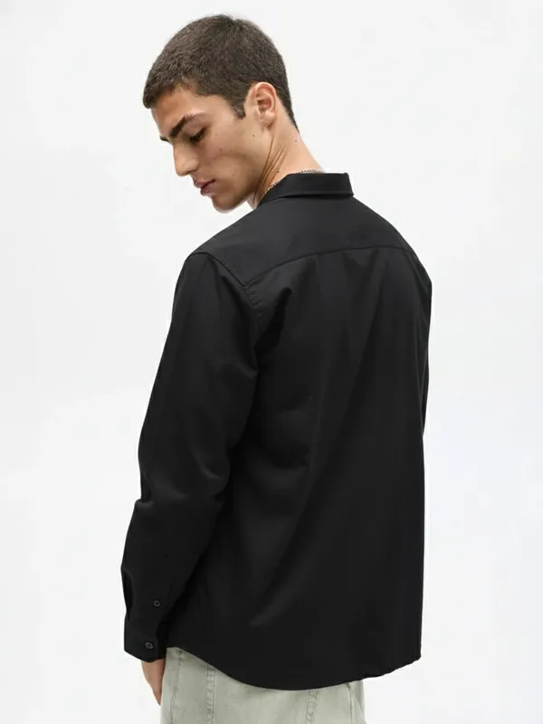 Highlander Men Black Solid Oversized Fit Casual Shirt