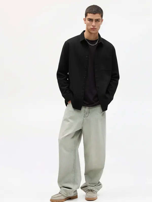 Highlander Men Black Solid Oversized Fit Casual Shirt