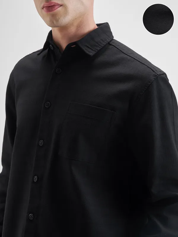 Highlander Men Black Solid Oversized Fit Casual Shirt