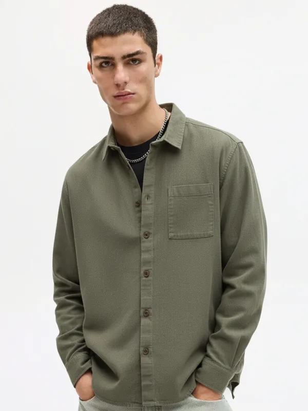 Highlander Men Olive Solid Relaxed Fit Casual Shirt