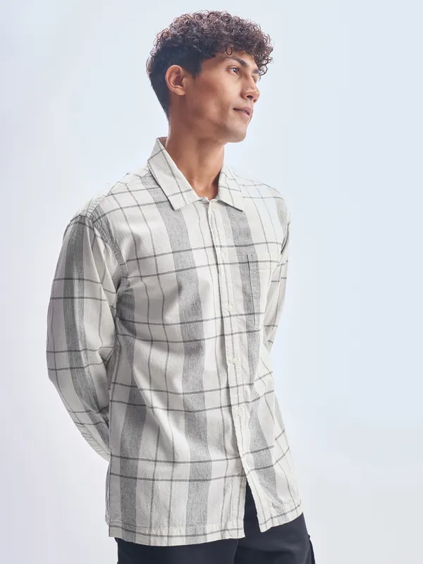 Highlander Men Cream Checked Oversized Fit Casual Shirt