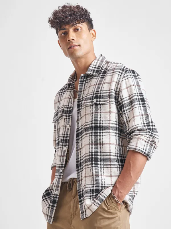 Highlander Men White Checked Relaxed Fit Casual Shirt
