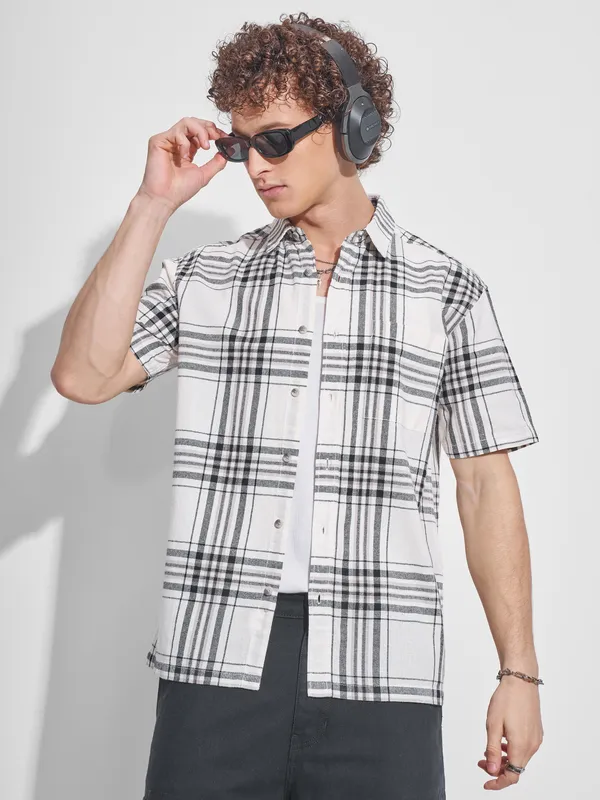 Highlander Men Off White Checked Relaxed Fit Casual Shirt