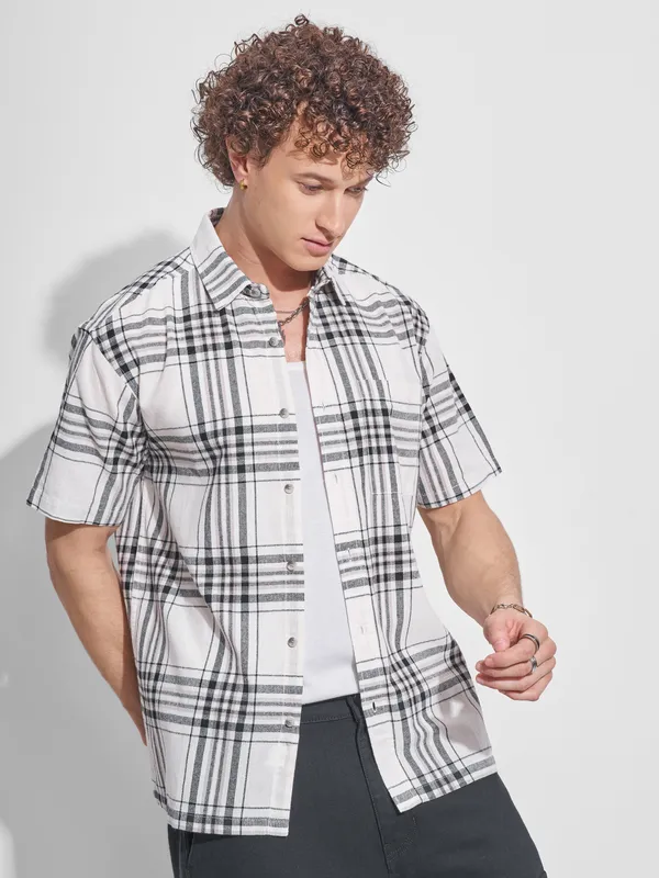Highlander Men Off White Checked Relaxed Fit Casual Shirt