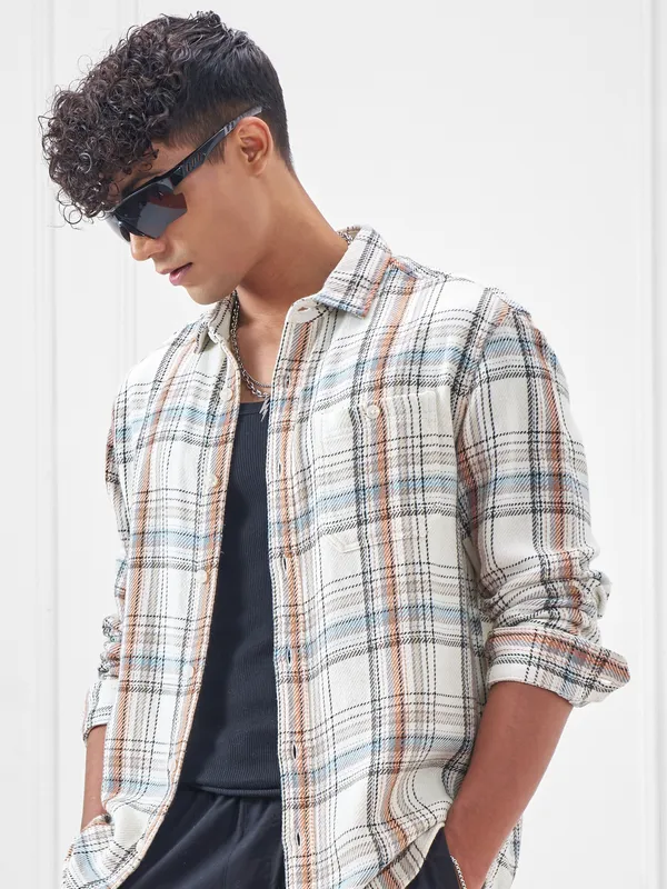 Highlander Men Cream Checked Relaxed Fit Casual Shirt