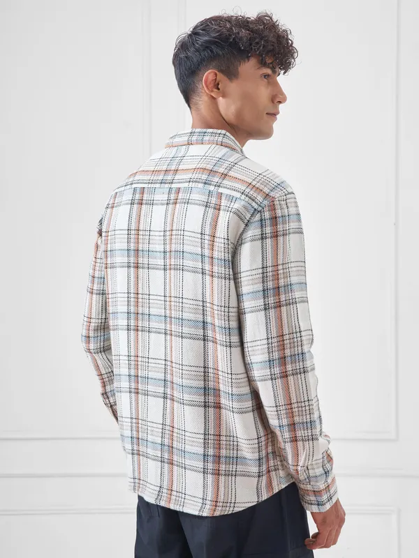 Highlander Men Cream Checked Relaxed Fit Casual Shirt