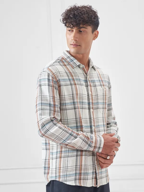 Highlander Men Cream Checked Relaxed Fit Casual Shirt