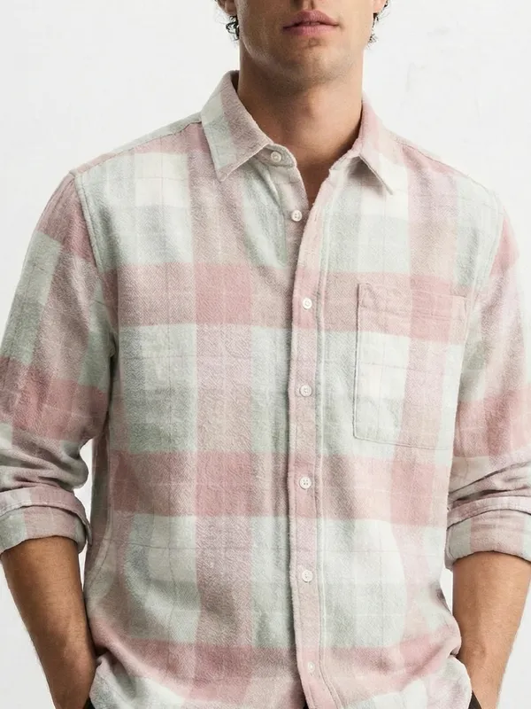 Highlander Men Pink Checked Relaxed Fit Casual Shirt
