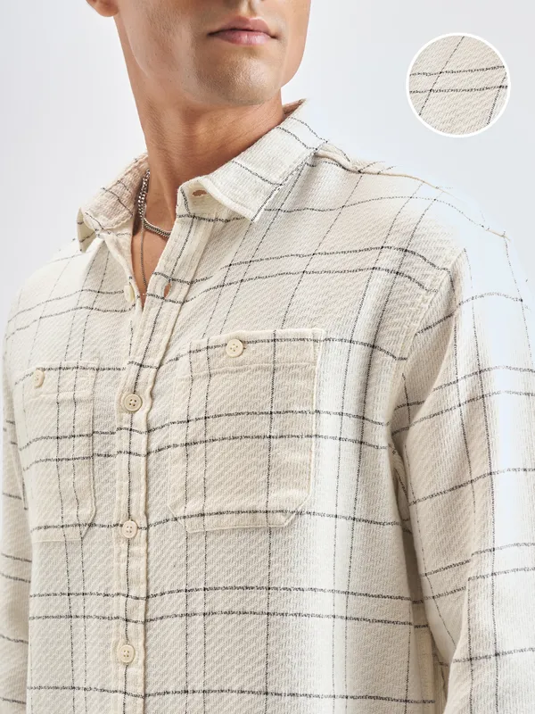 Highlander Men Cream Checked Relaxed Fit Casual Shirt
