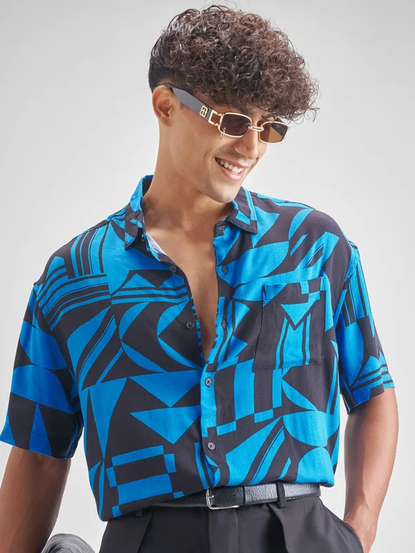 Highlander Men Blue Printed Oversized Fit Casual Shirt