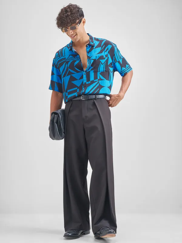 Highlander Men Blue Printed Oversized Fit Casual Shirt