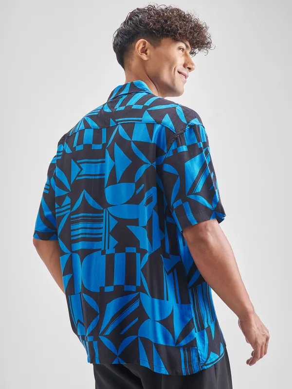 Highlander Men Blue Printed Oversized Fit Casual Shirt
