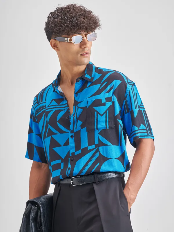 Highlander Men Blue Printed Oversized Fit Casual Shirt