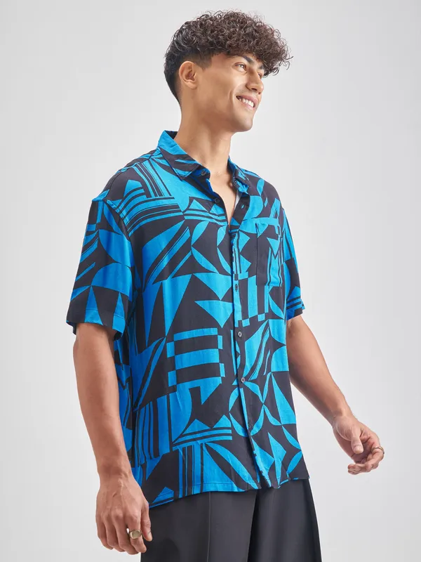 Highlander Men Blue Printed Oversized Fit Casual Shirt
