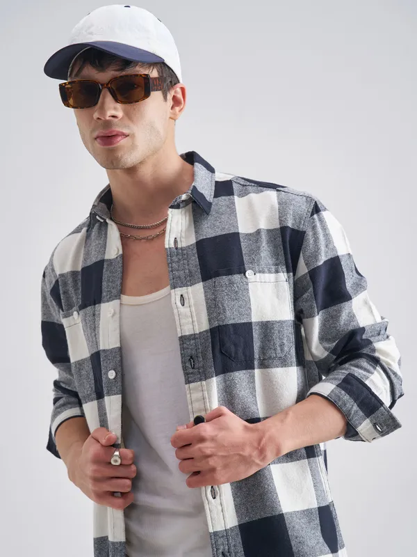 Highlander Men Off White Checked Relaxed Fit Casual Shirt