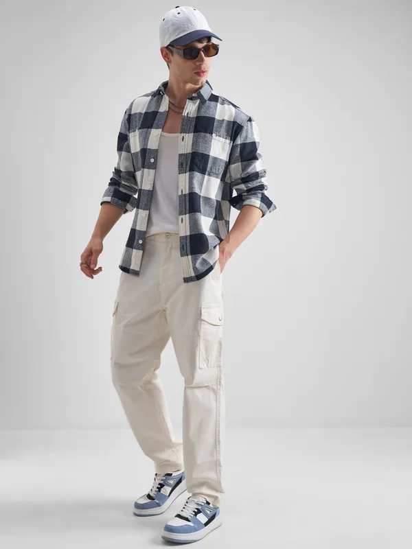 Highlander Men Off White Checked Relaxed Fit Casual Shirt