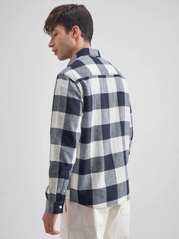 Highlander Men Off White Checked Relaxed Fit Casual Shirt