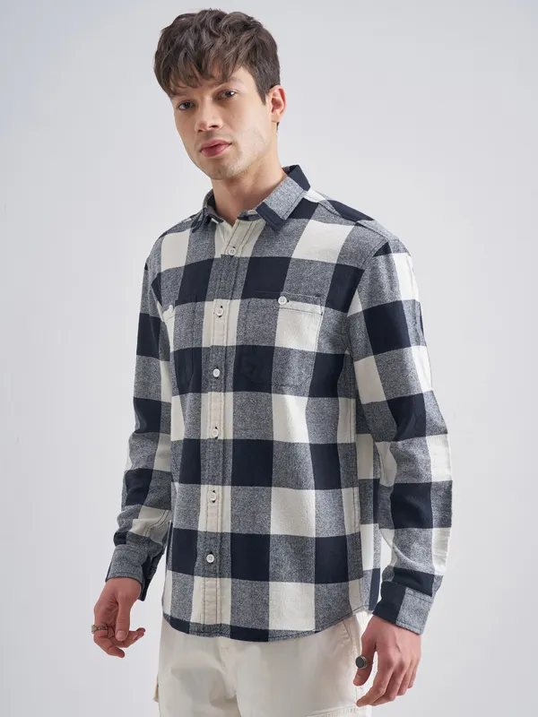 Highlander Men Off White Checked Relaxed Fit Casual Shirt