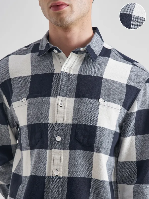 Highlander Men Off White Checked Relaxed Fit Casual Shirt
