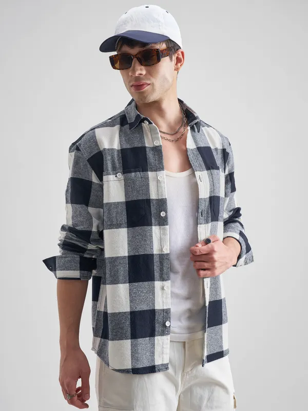 Highlander Men Off White Checked Relaxed Fit Casual Shirt