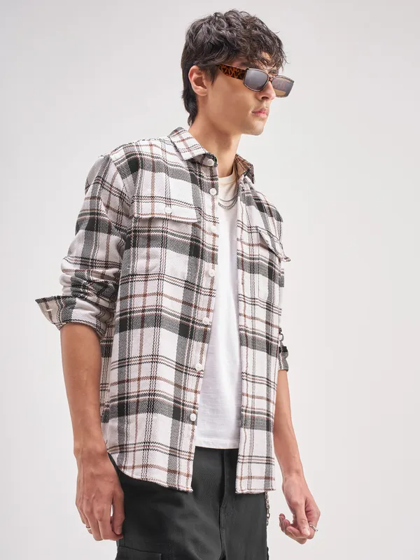 Highlander Men Off White Checked Relaxed Fit Casual Shirt
