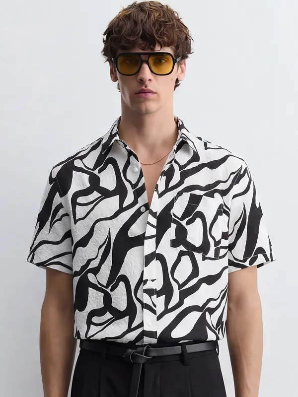 Highlander Men White Printed Relaxed Fit Casual Shirt