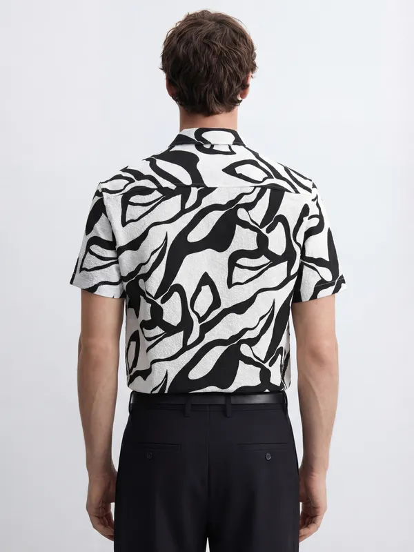 Highlander Men White Printed Relaxed Fit Casual Shirt