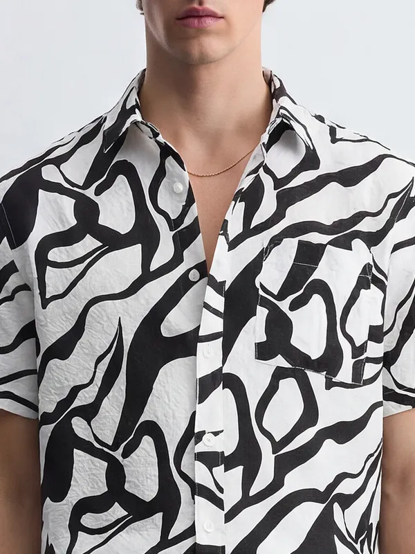 Highlander Men White Printed Relaxed Fit Casual Shirt