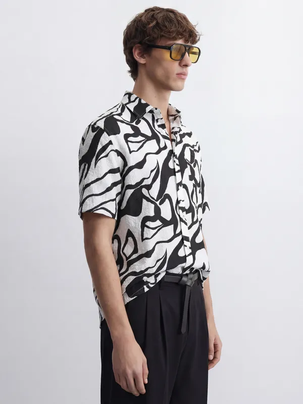 Highlander Men White Printed Relaxed Fit Casual Shirt