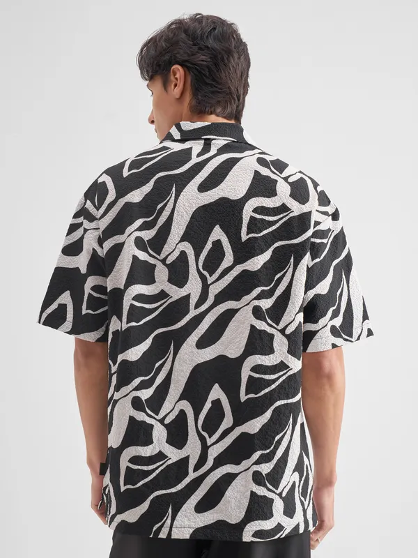 Highlander Men Black Printed Oversized Fit Casual Shirt