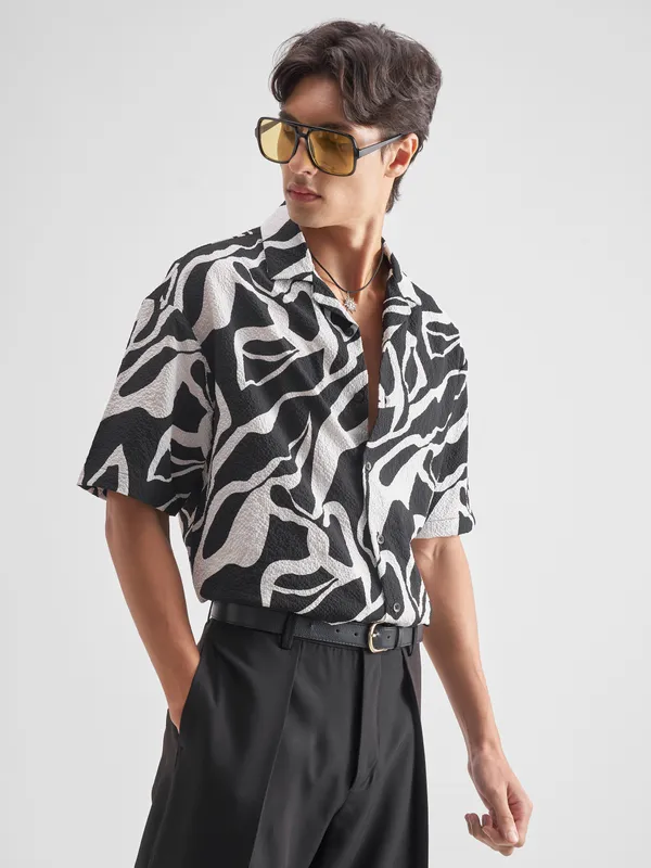 Highlander Men Black Printed Oversized Fit Casual Shirt