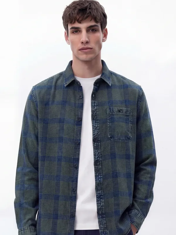 Highlander Men Navy Blue Checked Relaxed Fit Casual Shirt