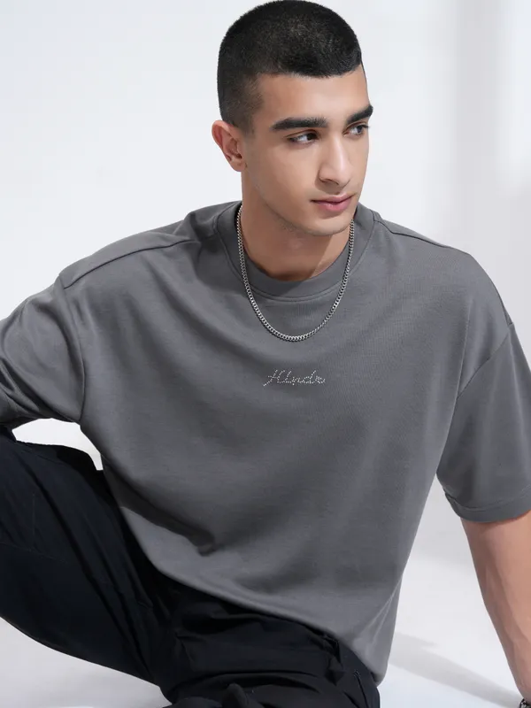 Highlander Men Grey Solid Round Neck Oversized Fit T-Shirt