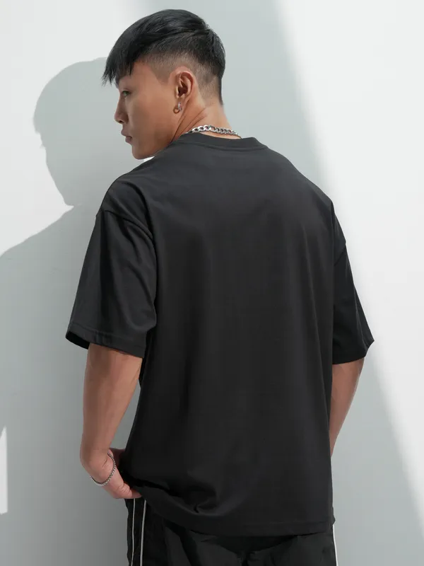 Highlander Men Black Printed Round Neck Oversized Fit T-Shirt
