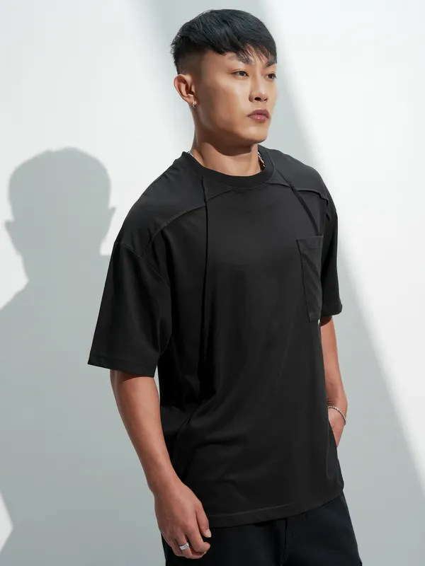 Highlander Men Black Solid Round Neck Oversized Fit T-Shirt