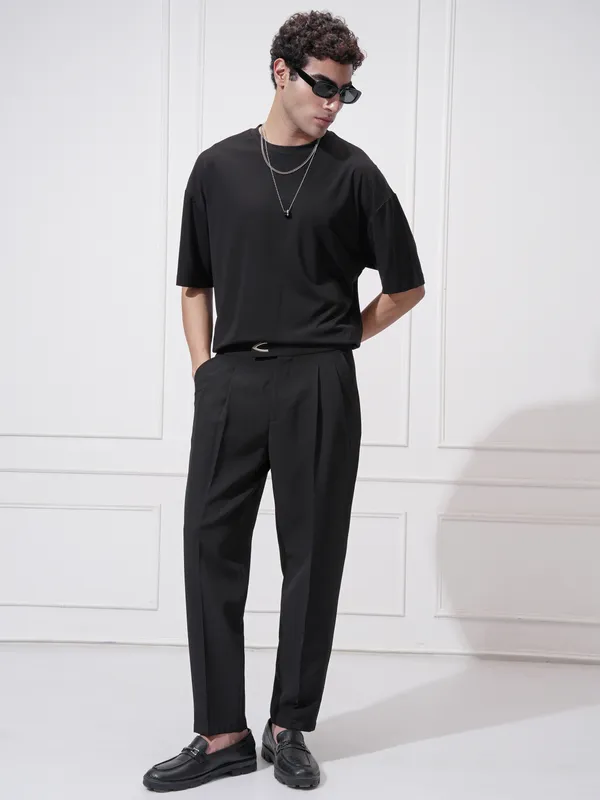 Highlander Men Black Solid Round Neck Oversized Fit T-Shirt