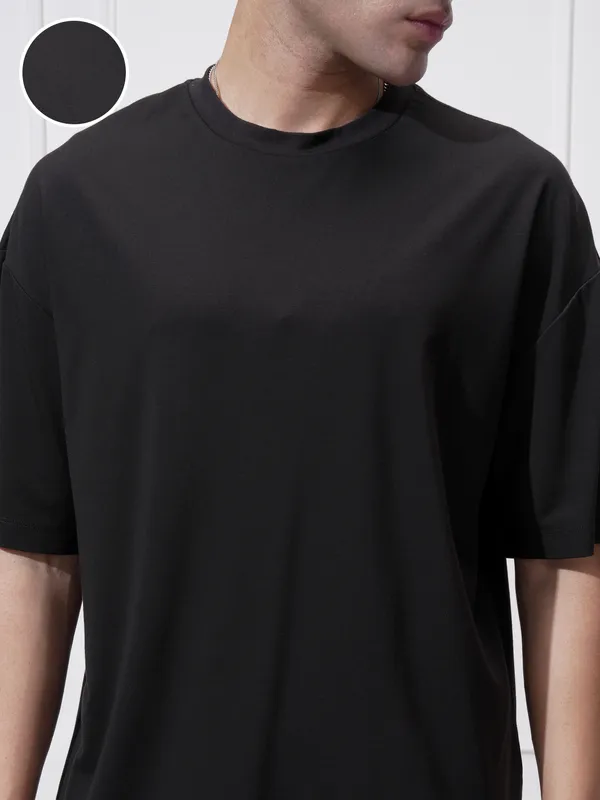 Highlander Men Black Solid Round Neck Oversized Fit T-Shirt