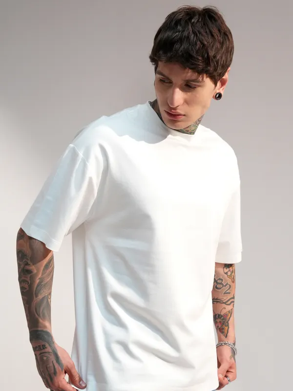 Highlander Men White Solid Round Neck Oversized Fit T-Shirt