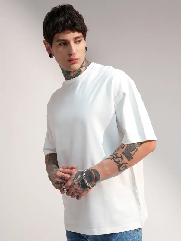 Highlander Men White Solid Round Neck Oversized Fit T-Shirt
