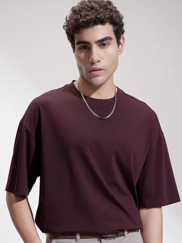 Highlander Men Maroon Solid Round Neck Oversized Fit T-Shirt