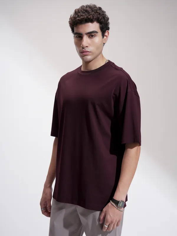 Highlander Men Maroon Solid Round Neck Oversized Fit T-Shirt