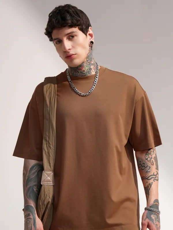 Highlander Men Brown Solid Round Neck Oversized Fit T-Shirt