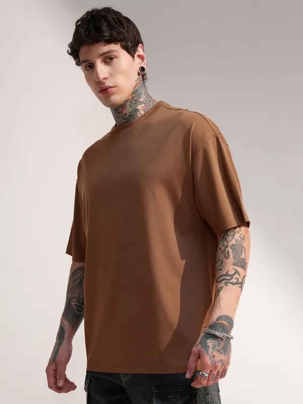 Highlander Men Brown Solid Round Neck Oversized Fit T-Shirt