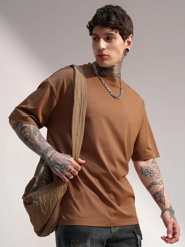 Highlander Men Brown Solid Round Neck Oversized Fit T-Shirt