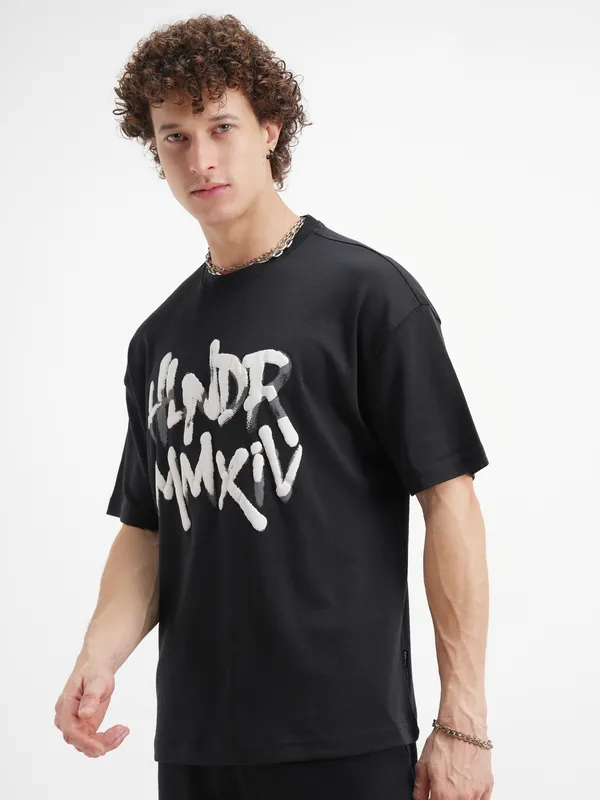 Highlander Men Black Printed Round Neck Oversized Fit T-Shirt