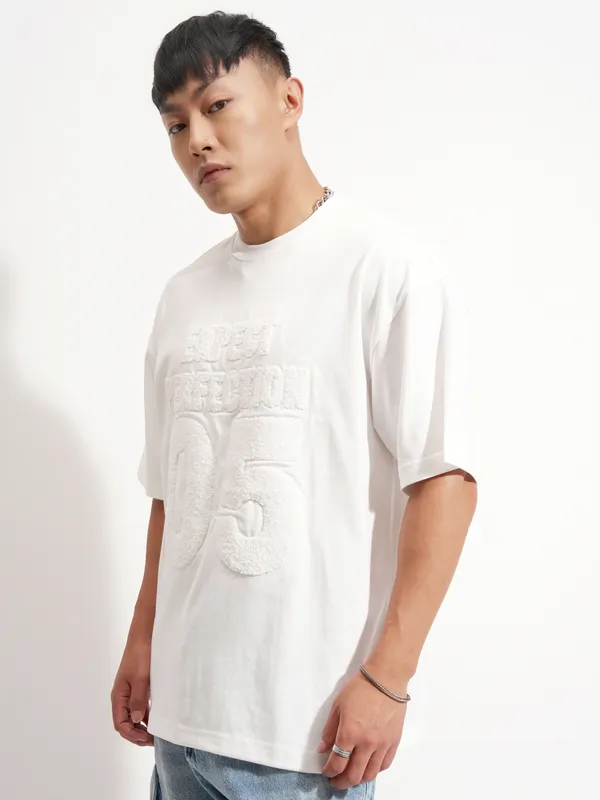 Highlander Men White Applique Round Neck Oversized Fit T-Shirt