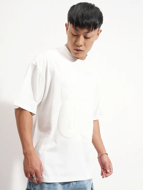 Highlander Men White Applique Round Neck Oversized Fit T-Shirt