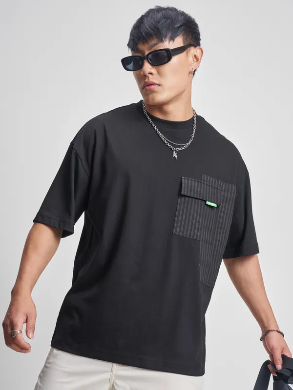 Highlander Men Black Solid Round Neck Oversized Fit T-Shirt