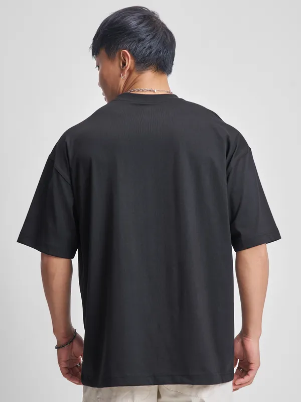 Highlander Men Black Solid Round Neck Oversized Fit T-Shirt